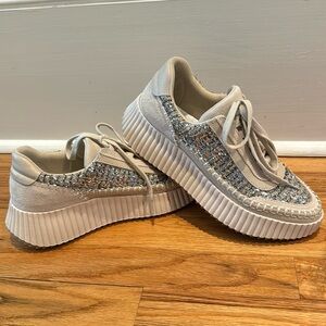 Dolce Vita Women’s Dolen sneaker silver knit size 8